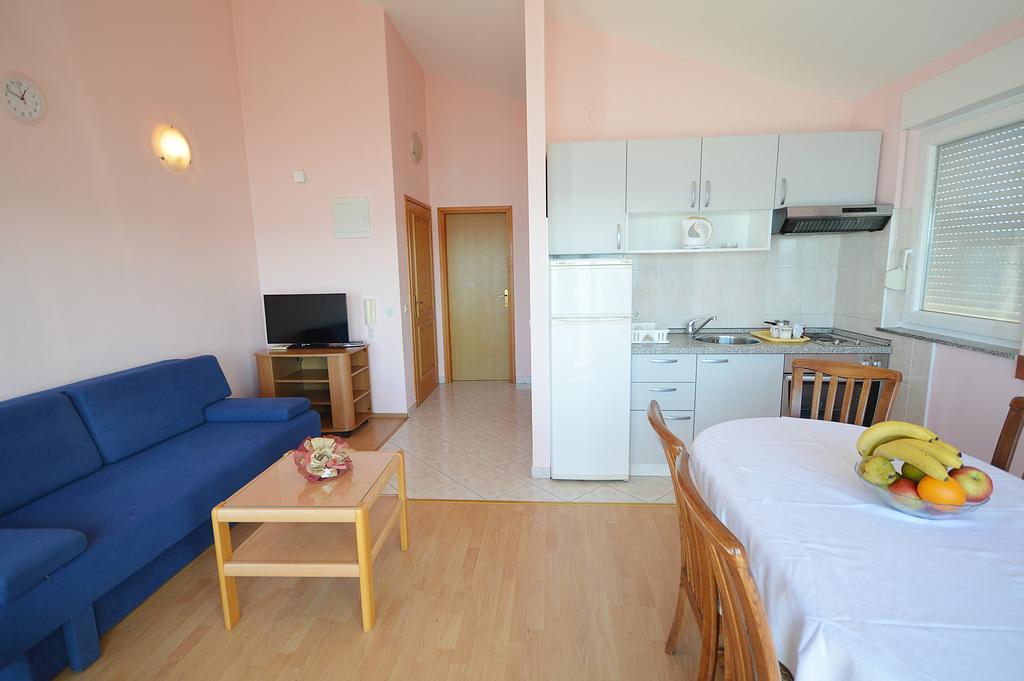 Apartments Danijela 2 Sukošan Habitación foto